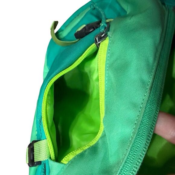 ? Patagonia Atom Sling 8L – Green Lightweight‎ Crossbody Bag ? main image 4